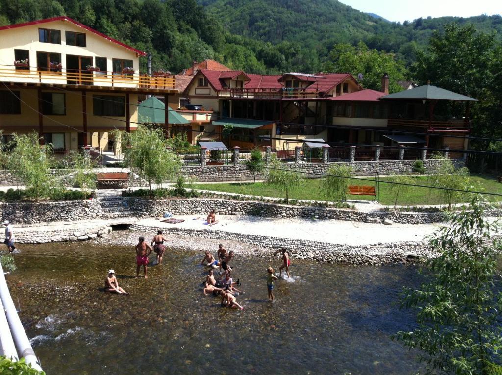 Pension Cuibul Viselor Baile Herculane Exterior photo